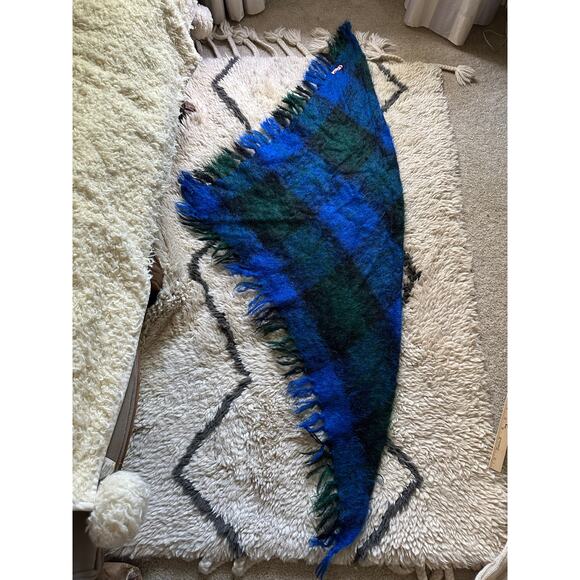Vintage Mohair Fringed shawl Shrug Wrap Poncho blue black green fuzzy triangle - Picture 8 of 16